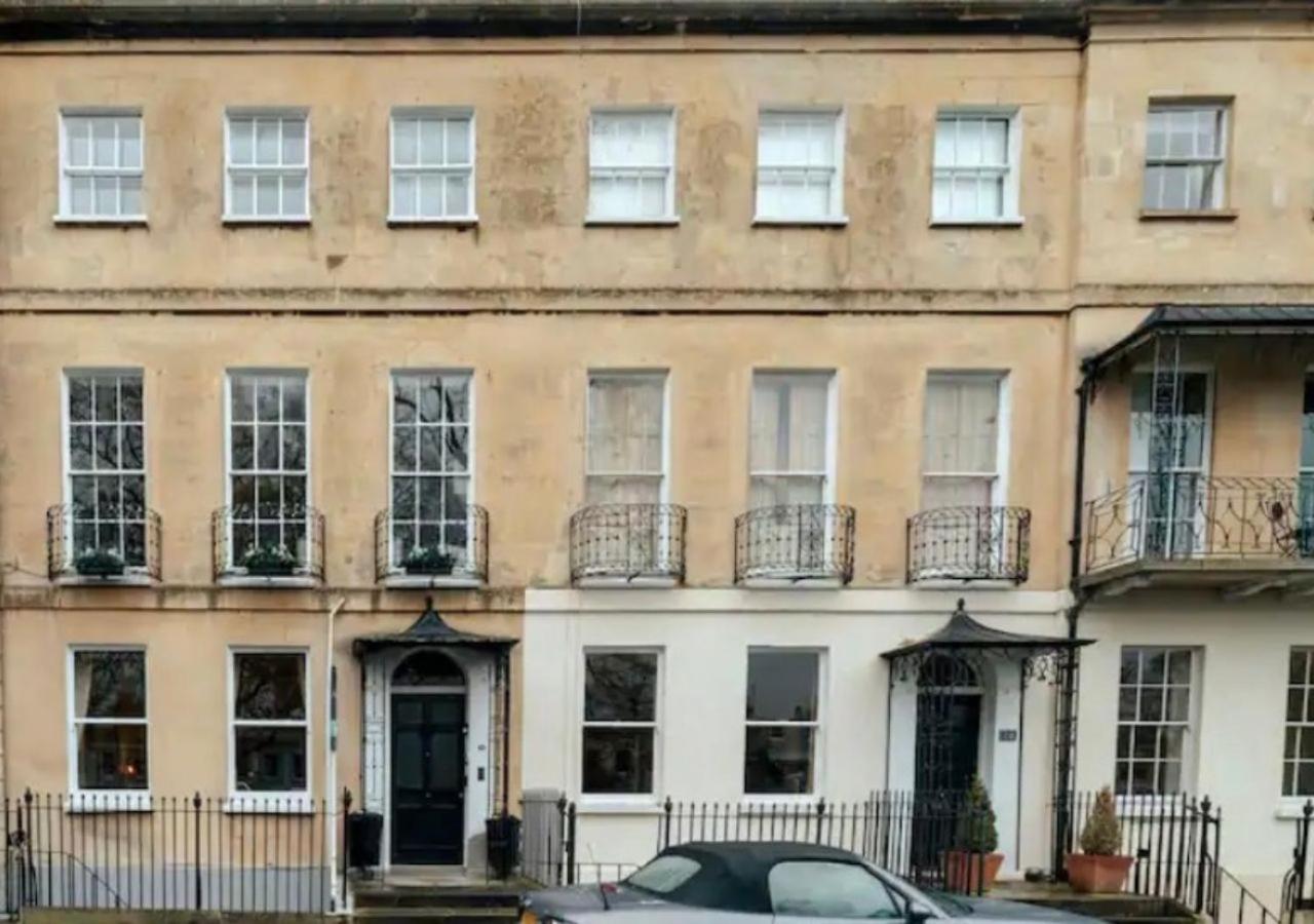 Stylish Grade II Listed Apartment: The London - B&B