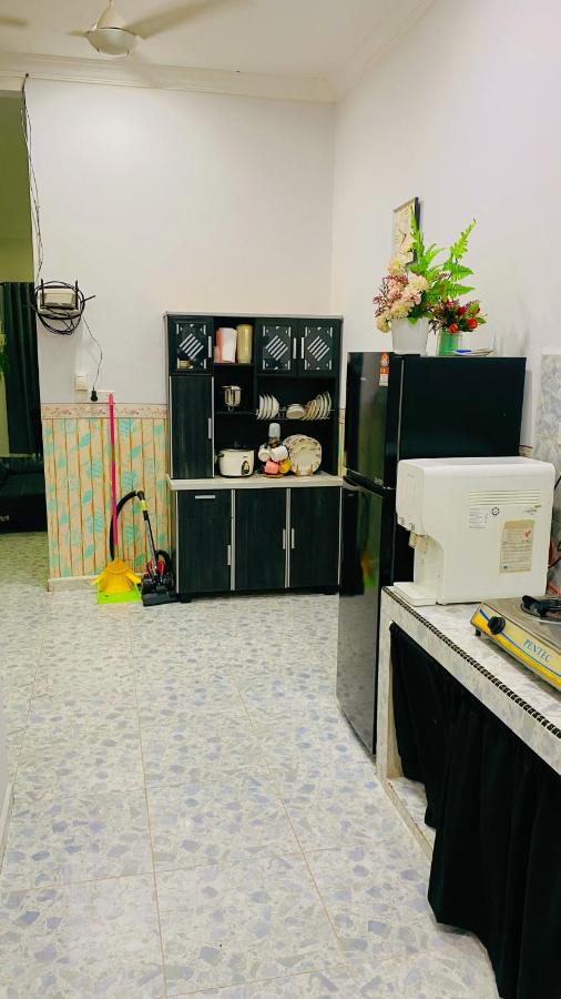 Aizat Homestay Tembila Besut Murah - Chambres d’hôtes