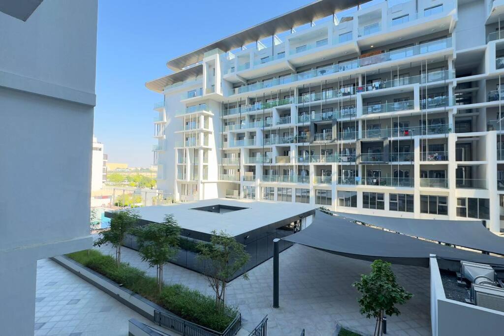 Daisy 1BR Oasis Comfort - Near Masdar Park & City Centre - Chambres d’hôtes Abou Dabi