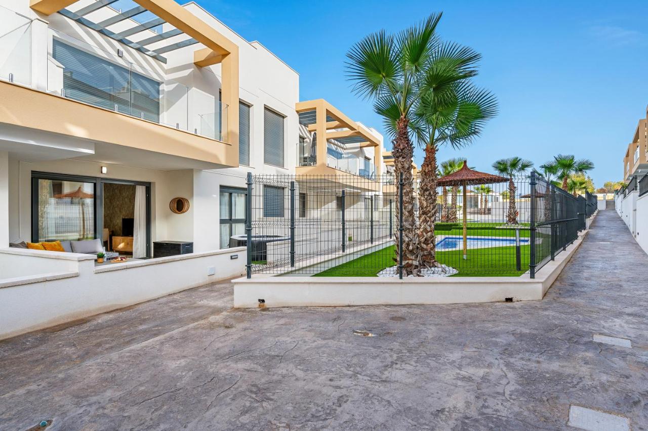 Bouda Residence Luxury stay with Private Jacuzzi - B&B Orihuela