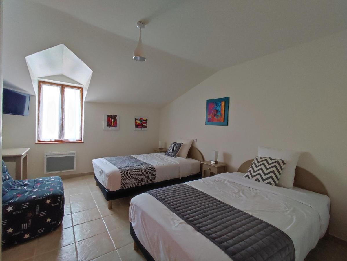 Grote Kamer met 2 Bedden