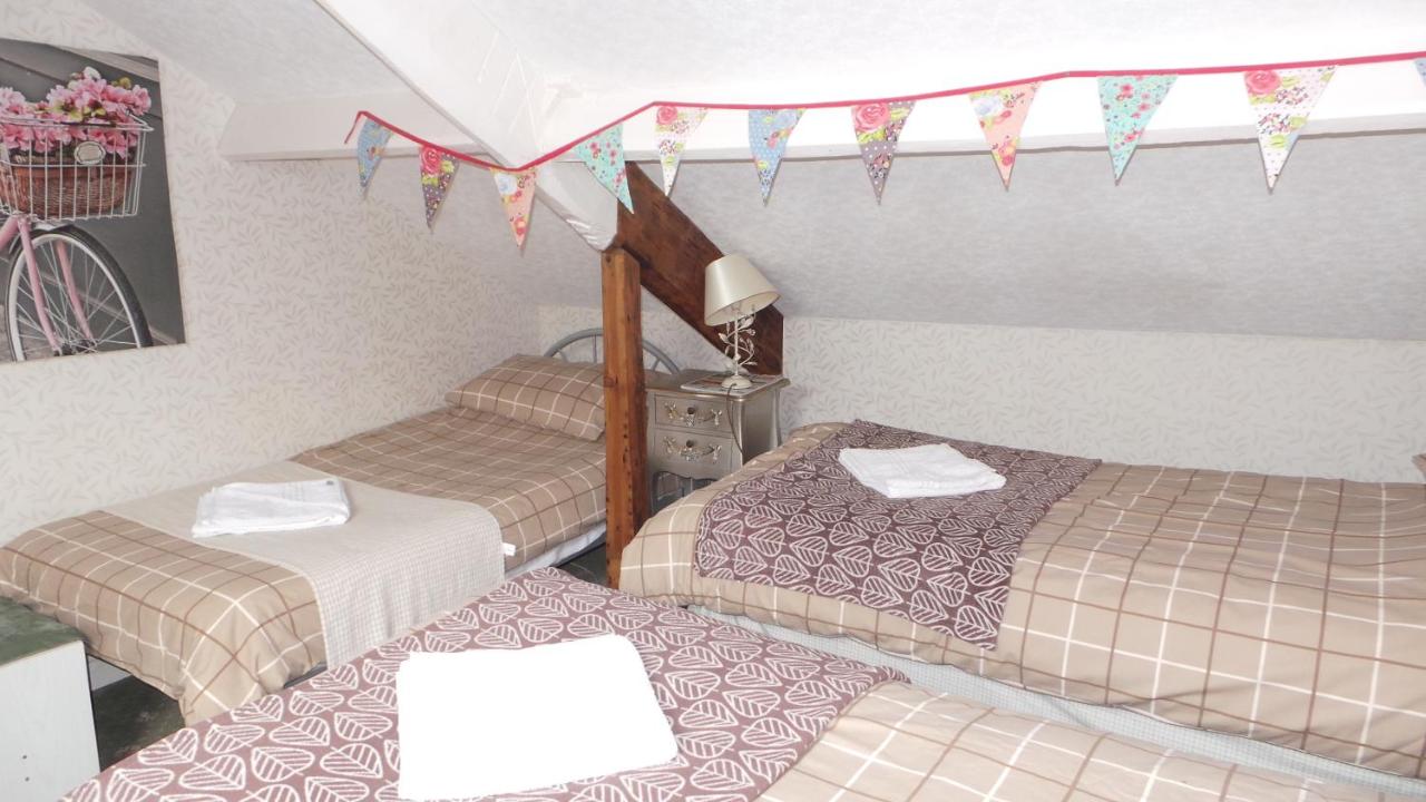Triple Room with Private Bathroom