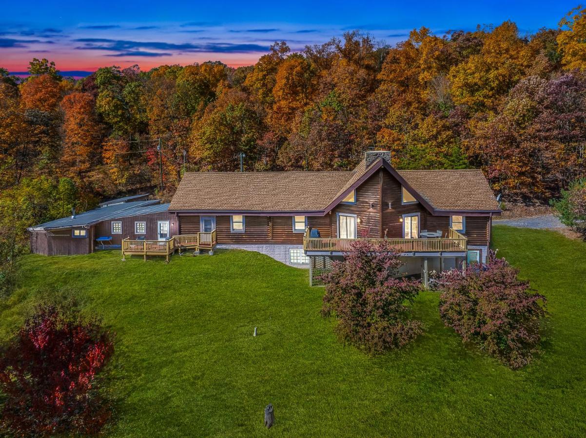 Overlook at Sleepy Creek -- Sleepy Creek Frontage, Secluded, Grill, Fire Pit, Deck, Family Friendly, Game Room, Fishing, Hammock, View, Fireplace - B&B
