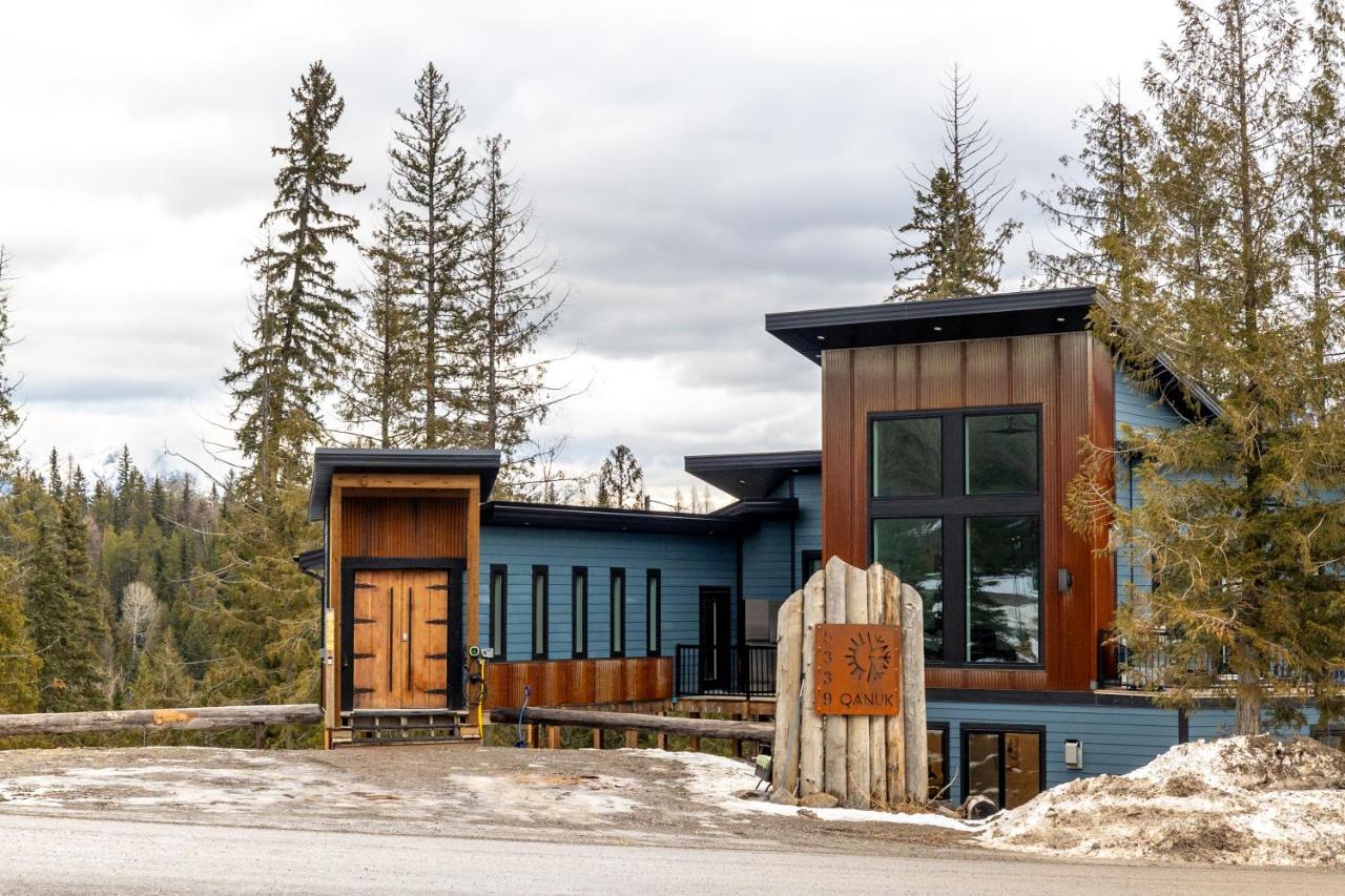 Ski in Ski Out with Huge Game Room and Hot Tub - B&B