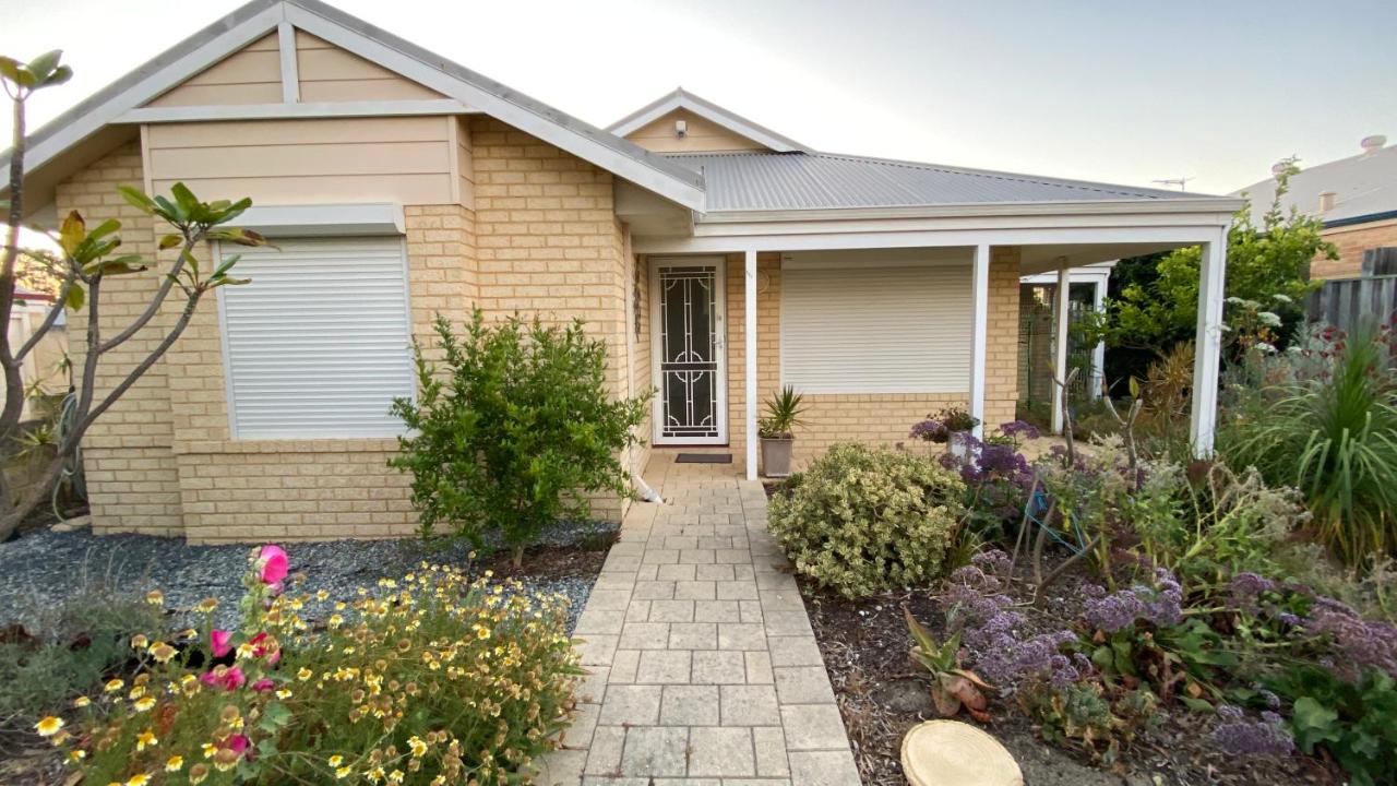 Family Retreat House Ellenbrook - Bed and Breakfast The Vines