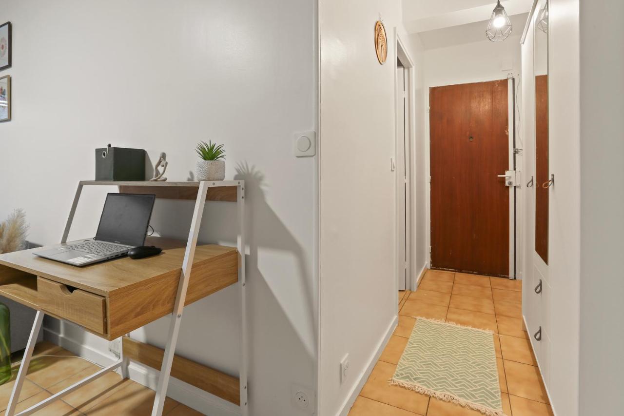 Parenthèse Urbaine -1mn Métro - Paris - Wifi - commerces - balcon vue calme- travail - famille - B&B Maisons-Alfort