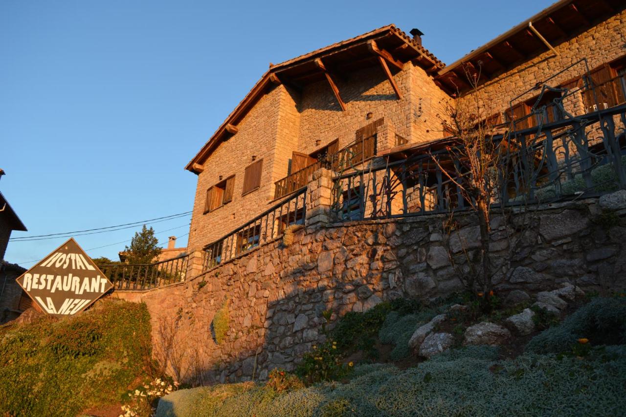 Hostal La Neu - B&B Castellar de N'Hug