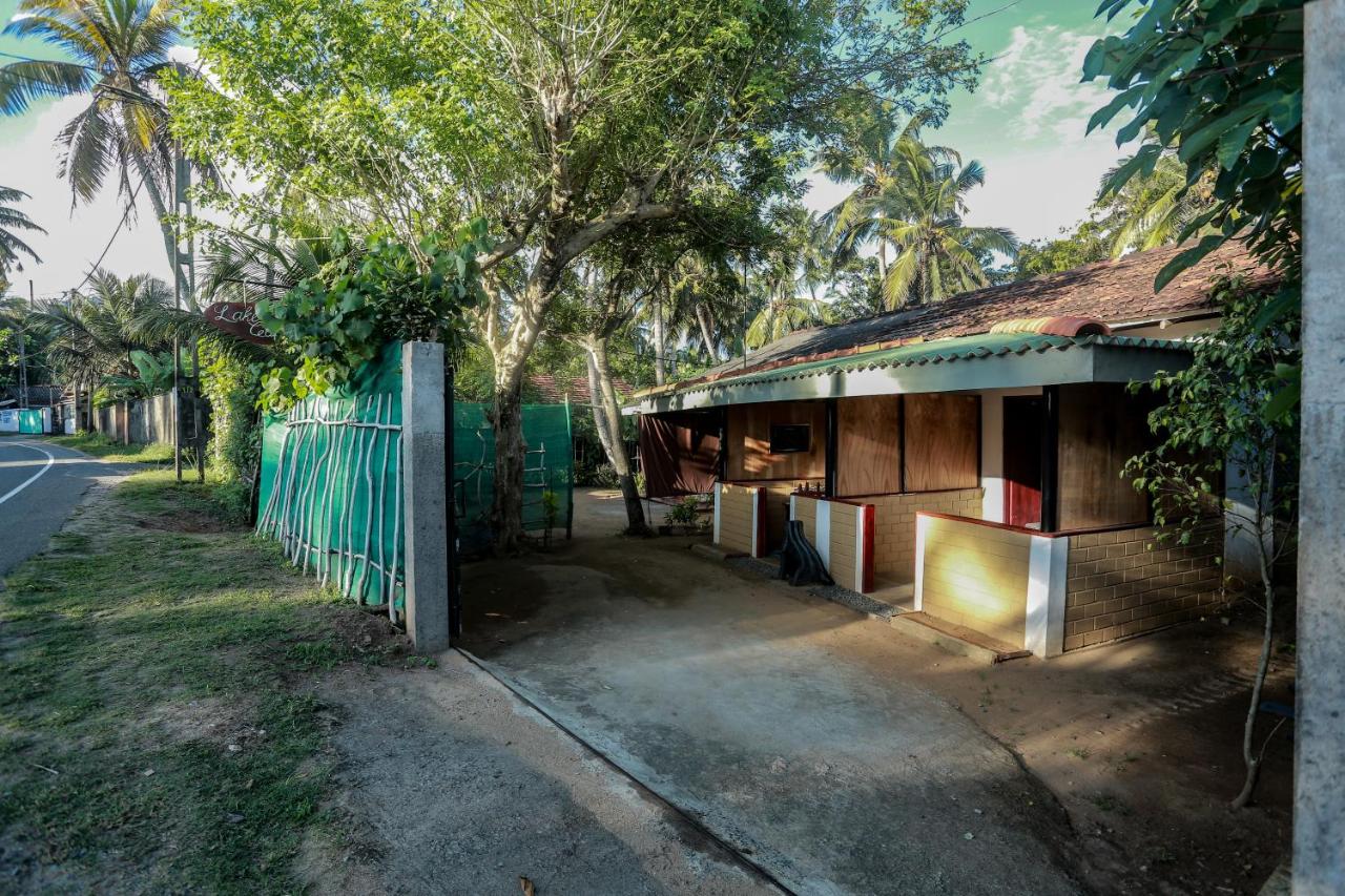lake side cabana - B&B Galle