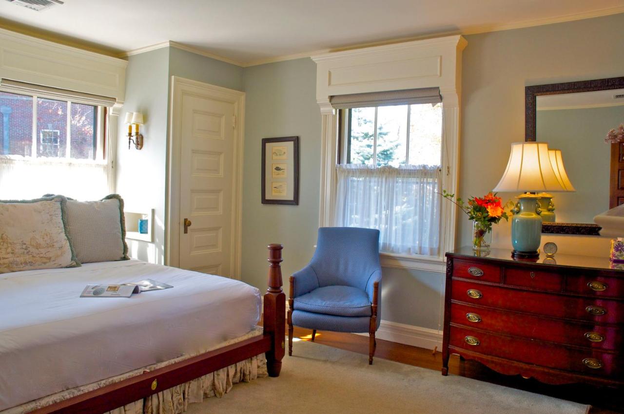 Double Room with Private Bathroom - Touro Room