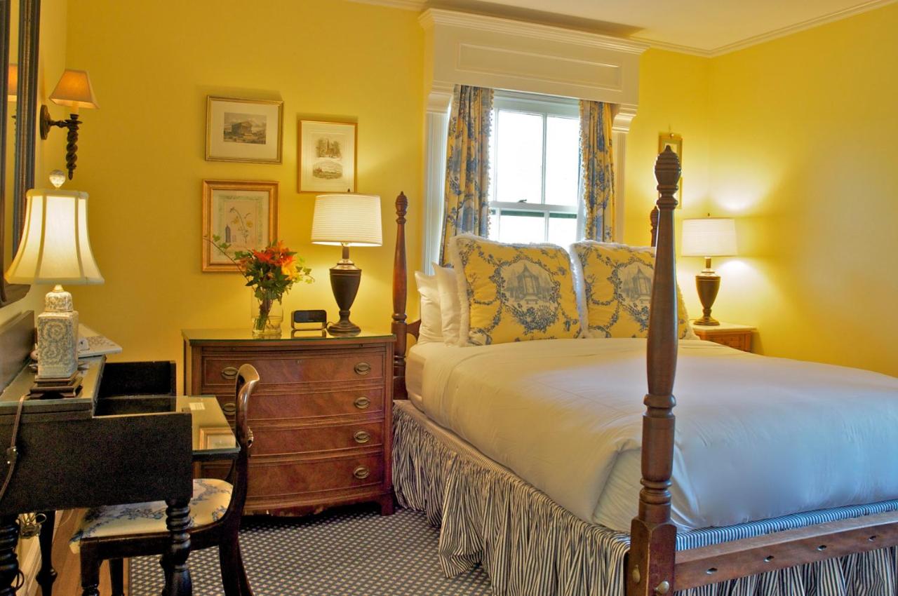 Double Room with Private Bathroom - Murray Room