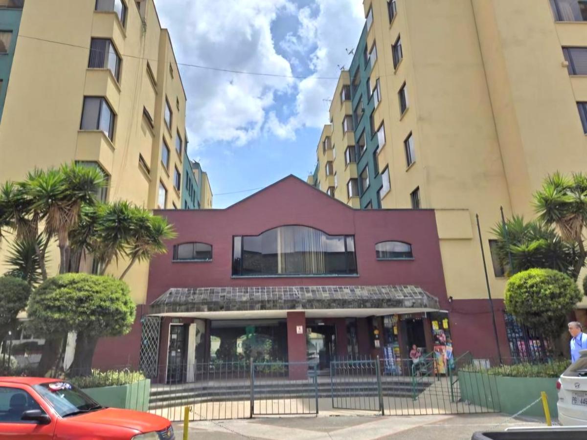 zona turística y financiera cerca de todo - B&B Quito