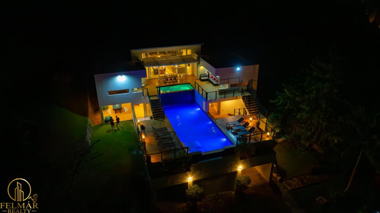Luxury villa with Ocean view! - B&B
