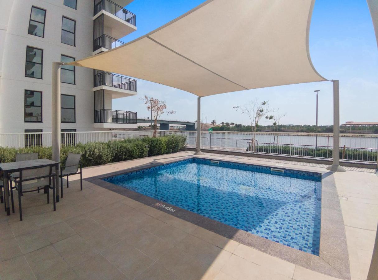 Silkhaus Canal View Studio near Ferrari world - Bed and Breakfast Abu Dhabi