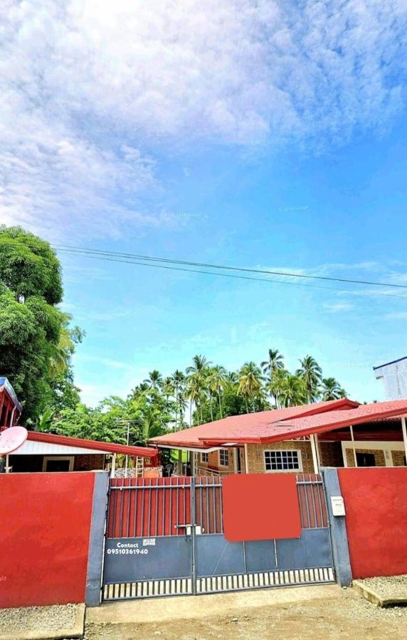 Jenessa's Bedsite, House, 90 sqm, Aircon, Wifi, Netflix - B&B Cantilan