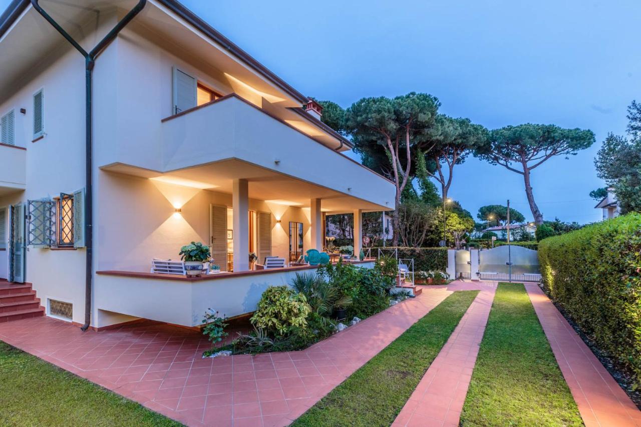 Regina Beach Villa, by the beach in Marina di Pietrasanta - B&B Marina di Pietrasanta