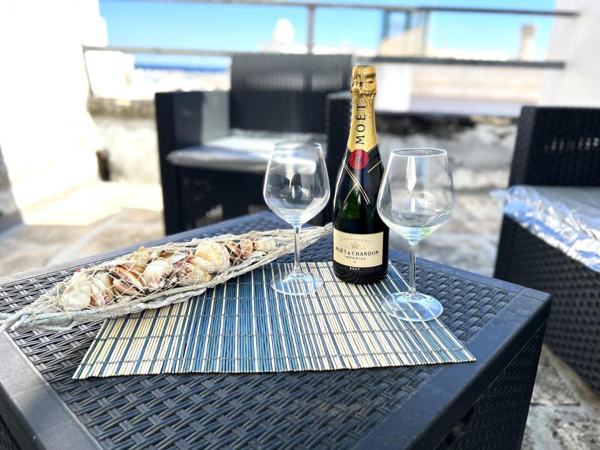 Sul Mare Luxury House San Foca with Air Conditioning and Wi-Fi - Chambres d'hôtes San Foca