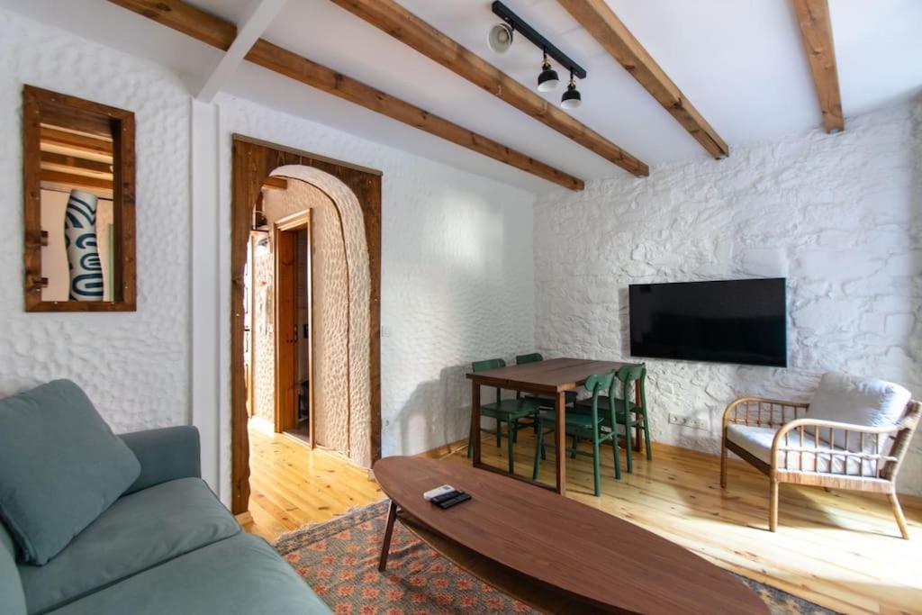 Authentic 1BR w Private Patio in Hype Cihangir - Ferienwohnung Istanbul