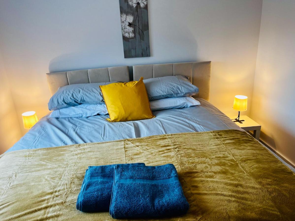 2 Bed Flat - Sleeps 8 - Pets - Garden - Parking - B&B Nottingham