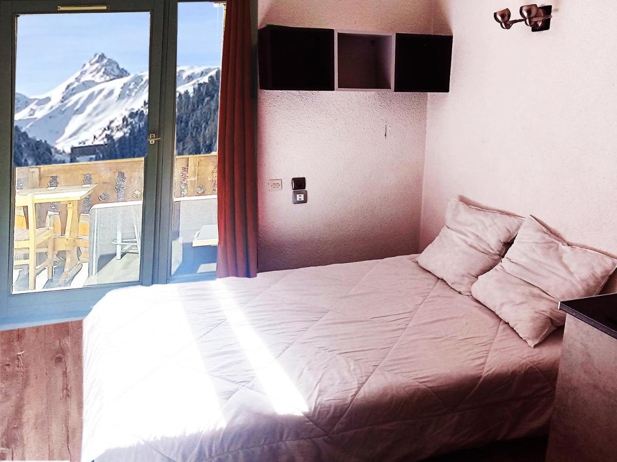 Studio with Mountain View