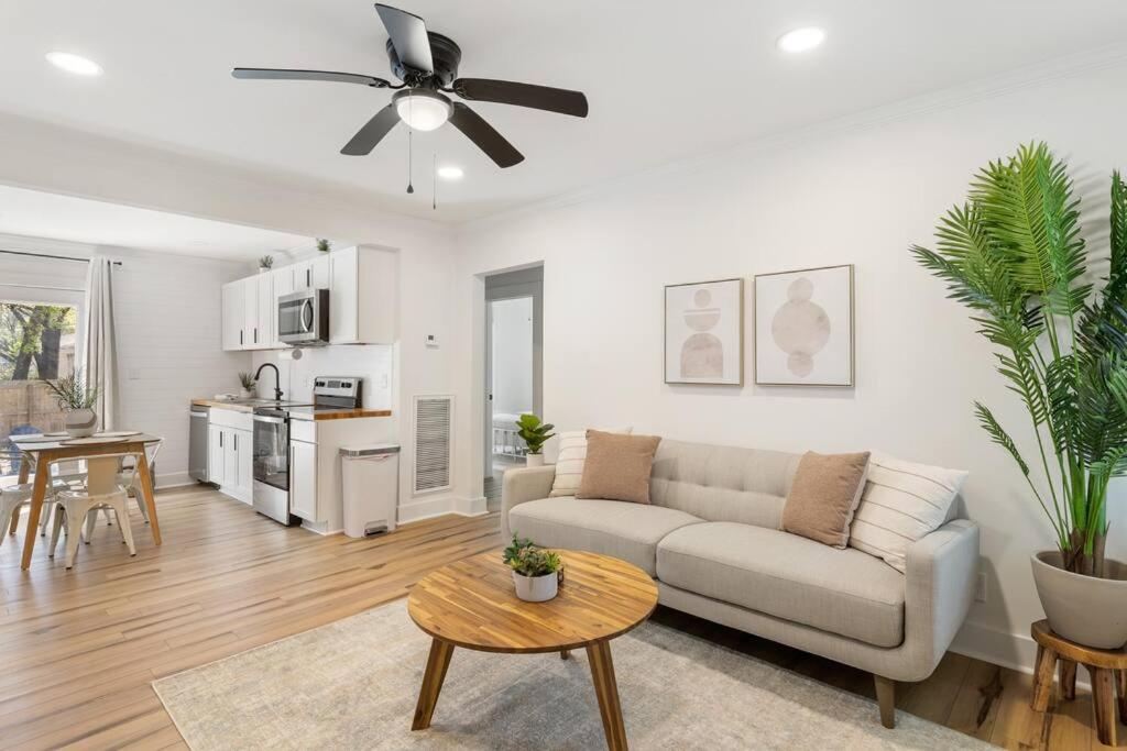 Southern Charm with Hot Tub 10 min from Downtown! - Ferienwohnung