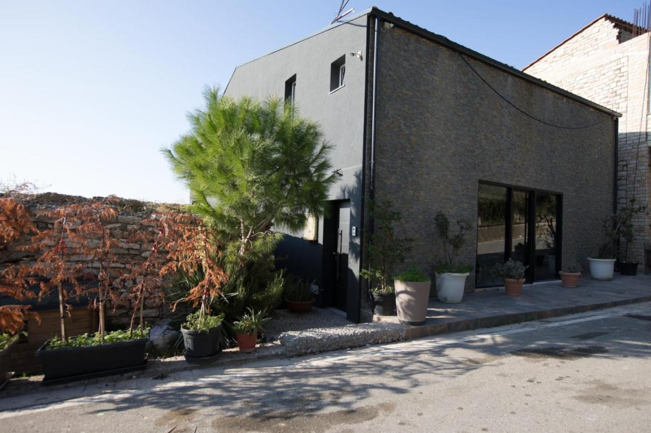 Vila Luarasi - B&B