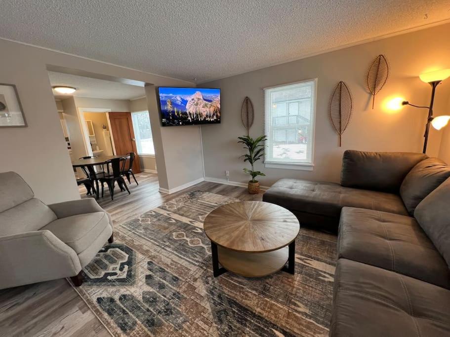 A Very Unique Quirky and Comfortable Home - B&B Spokane