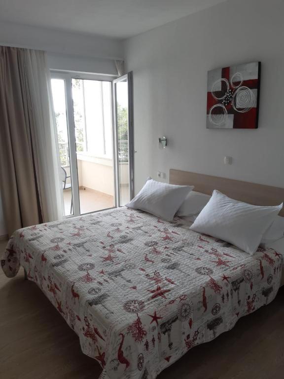 One-Bedroom Apartment with Sea View