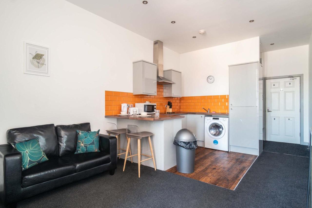 Convenient 1 Bed Apartment in Central Blackburn - B&B