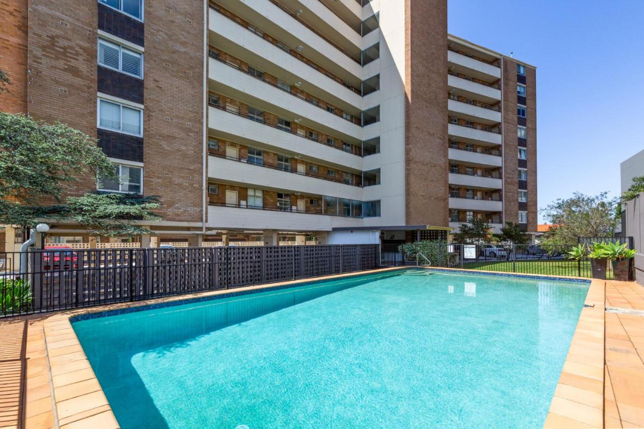 Bright 1-Bed with Balcony & Swimming Pool - Ferienwohnung Sydney