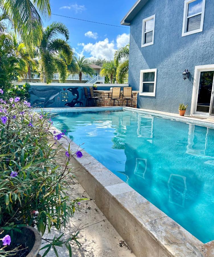 Walk to the water, chill in the pool & sauna - B&B