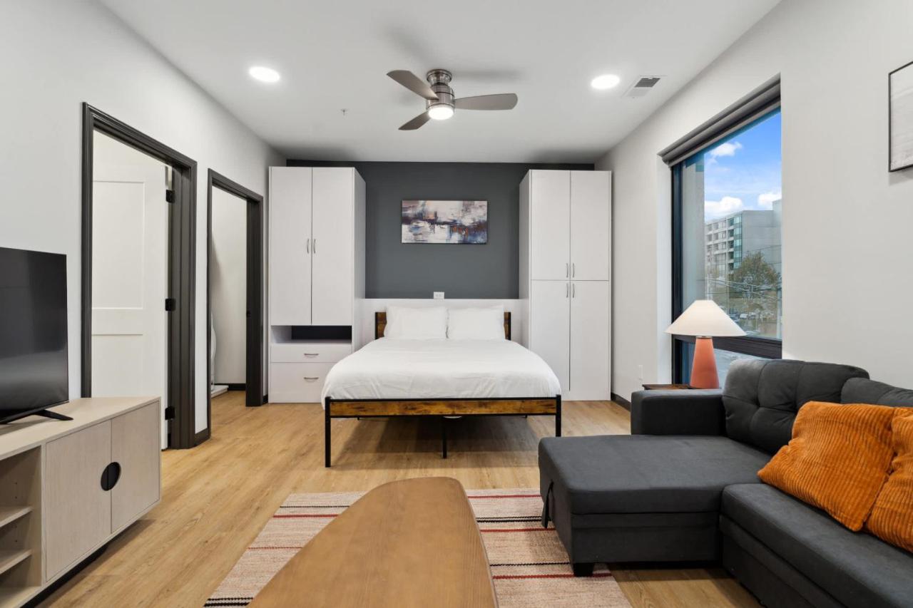 CozySuites Mass with parking lounge & roof deck #24 - B&B