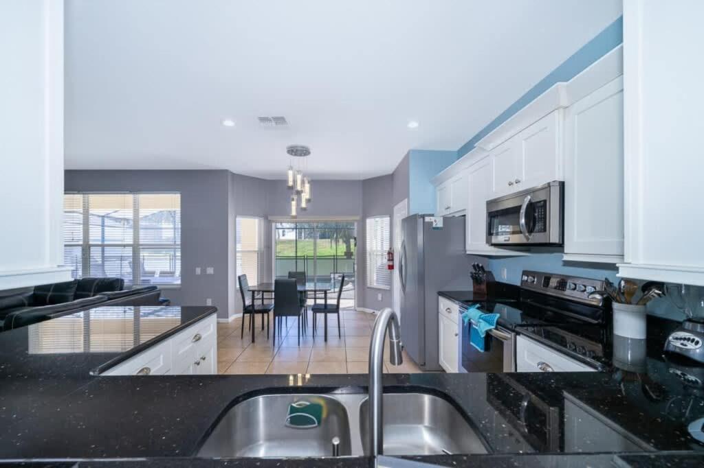 Luxury 6 Bedroom Pool Home in Windsor Hills - B&B Orlando