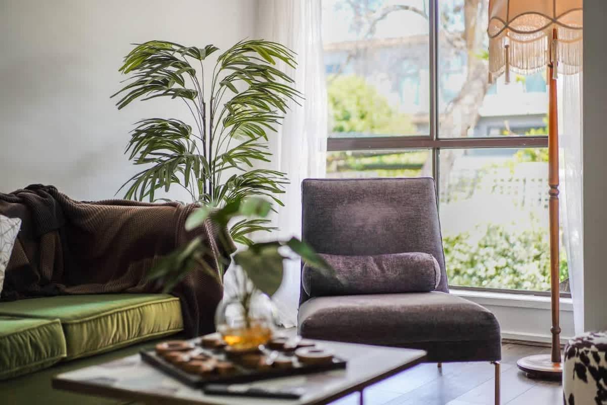 Low Maintenance Living in Perfect BoxHill Location - Bed and Breakfast Ballarat