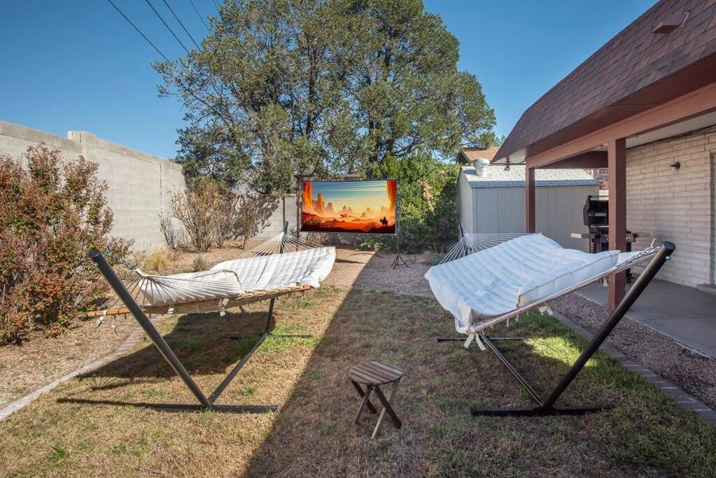 Chic 5 Bed Rooms Boho Retreat with - Games & Outdoor Movies! - B&B
