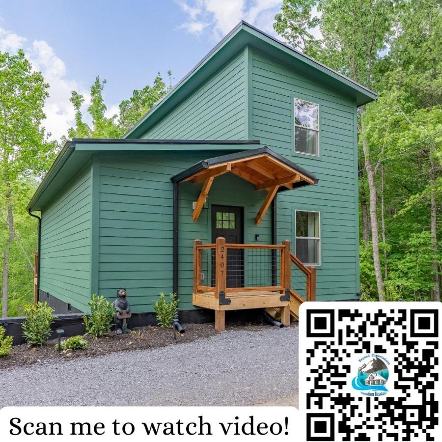 Green & Black Bear Cabins By Beyond Expectations - B&B Sevierville
