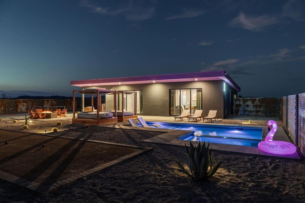 Saltwater Pool, Pickleball, Bocce Ball, Glamping, EVcharge - Bed and Breakfast Joshua Tree