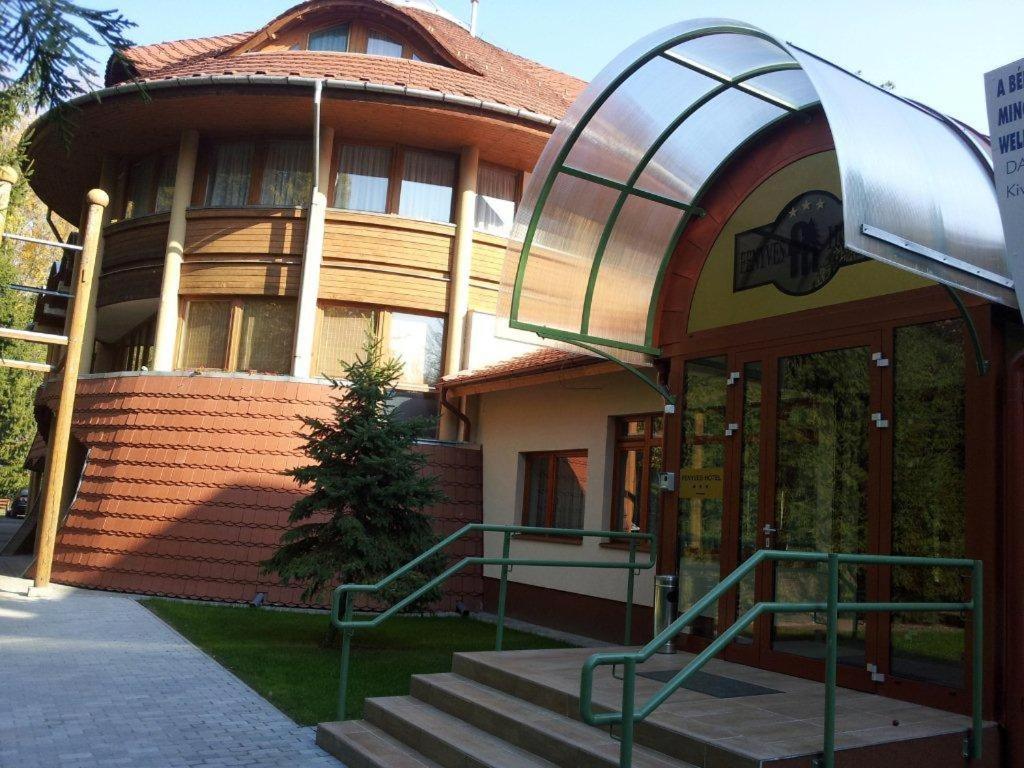 B&B Békéscsaba - Fenyves Wellness Hotel Békéscsaba - Bed and Breakfast Békéscsaba