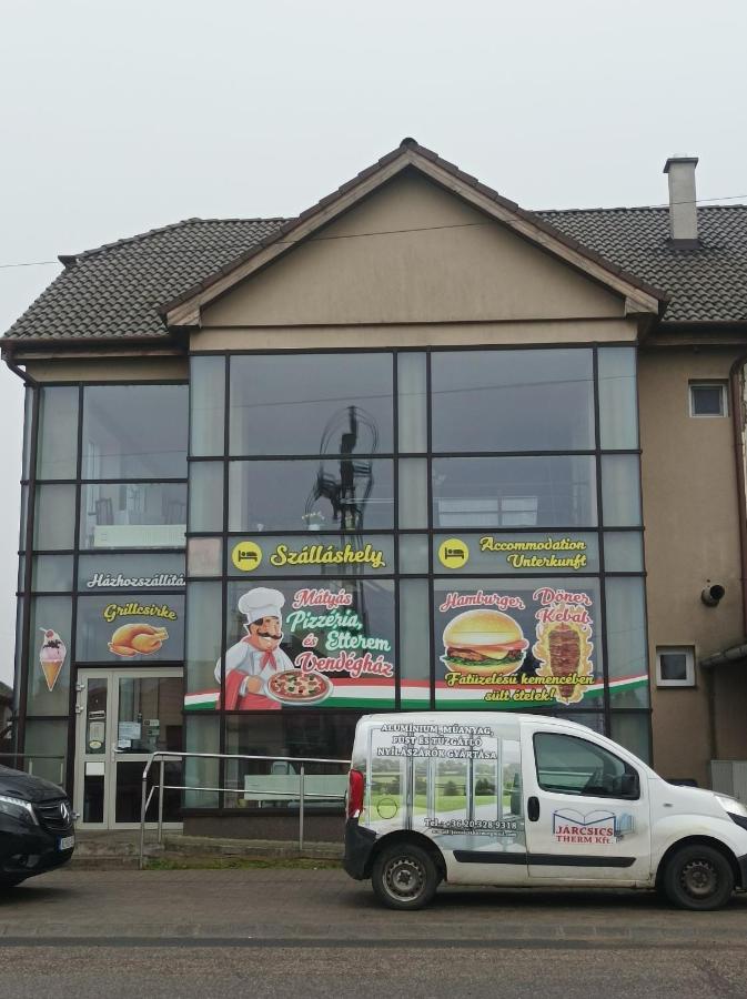 Mátyás Pizzéria, Étterem és Vendégház - B&B