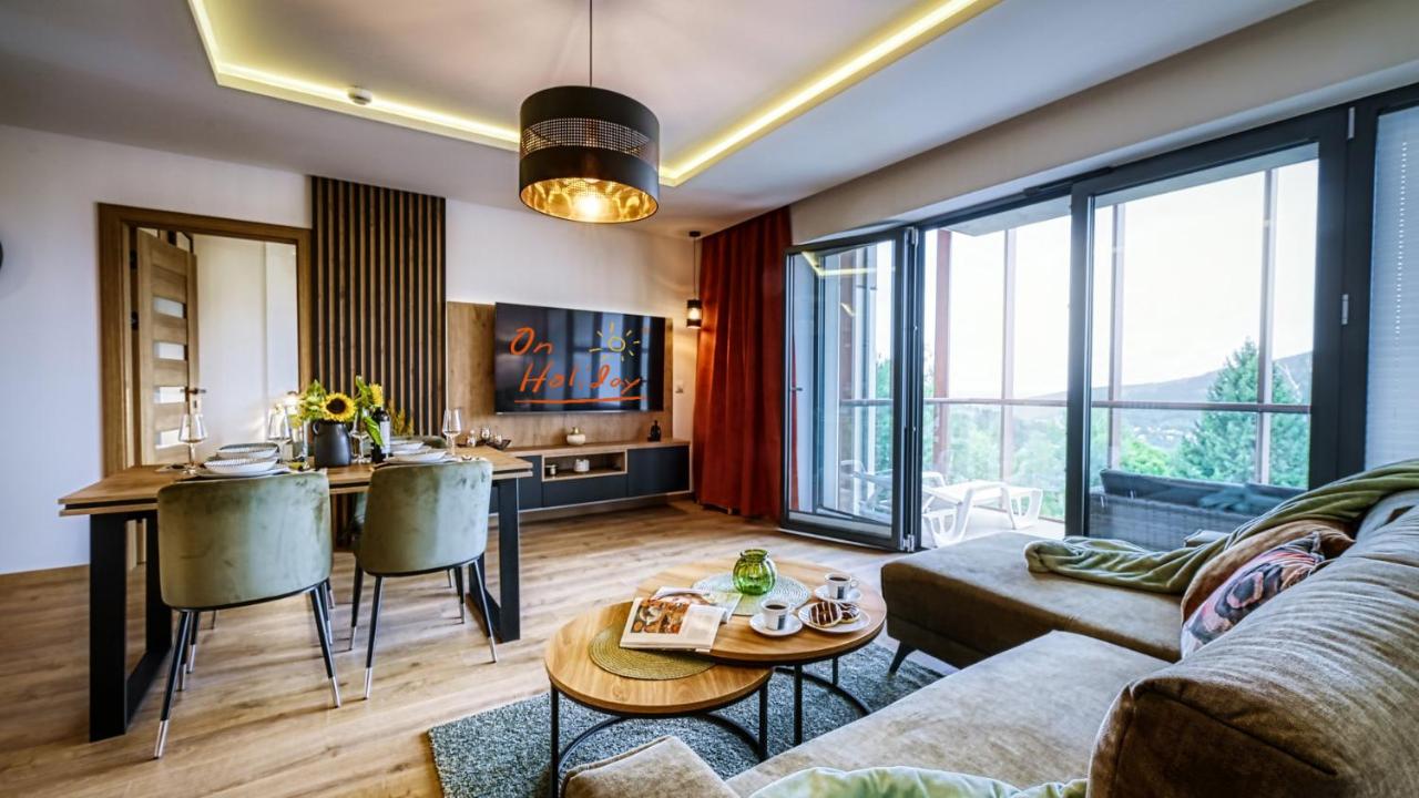 Appartamento con 1 Camera da Letto, Balcone e Vista Montagna