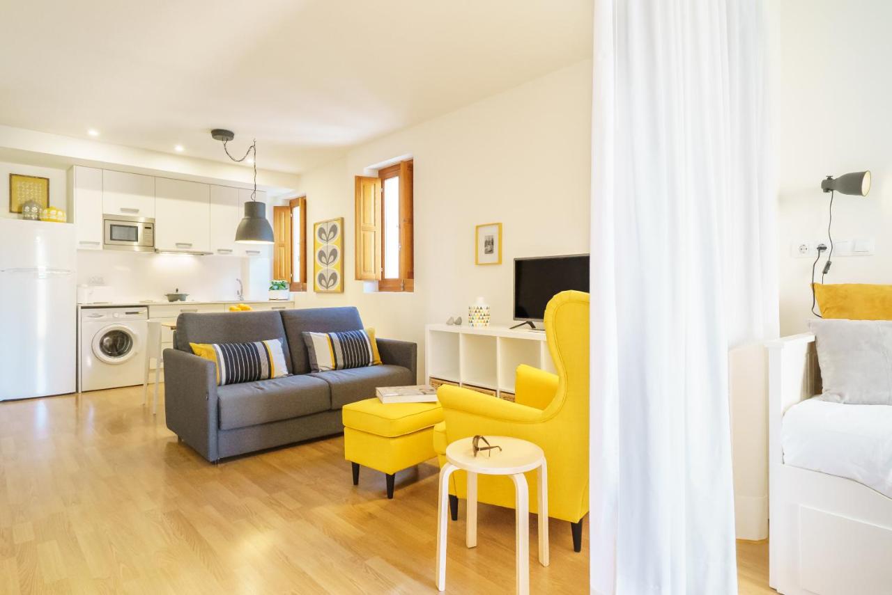 Apartment with Garden View
