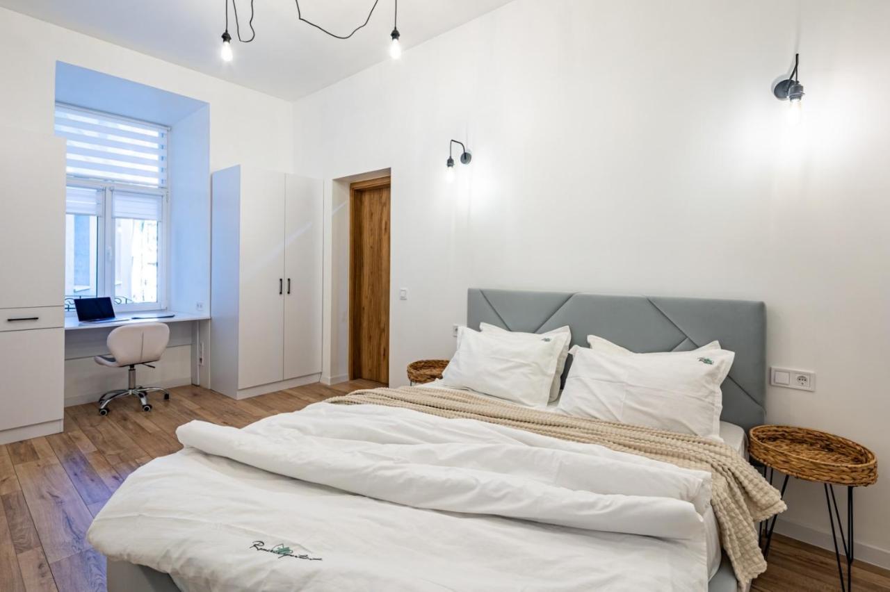Romari Туган Барановського 30 - B&B