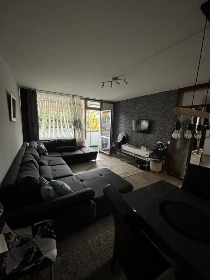 Charmante 3 Zimmer Wohnung mit Balkon ideal für Familien in Dortmund Scharnhorst - B&B Dortmund