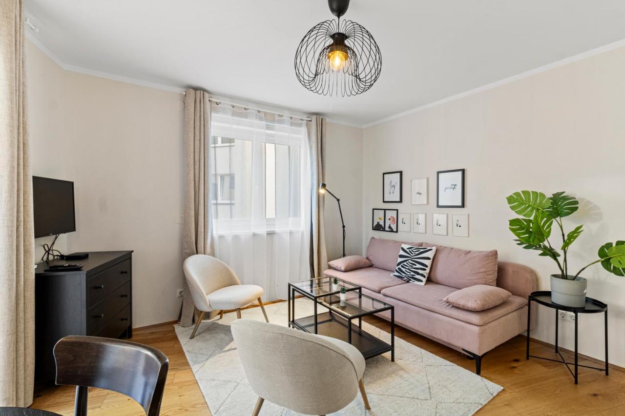 Free Parking I Balcony I 5 min to Train Station - Ferienwohnung Wien