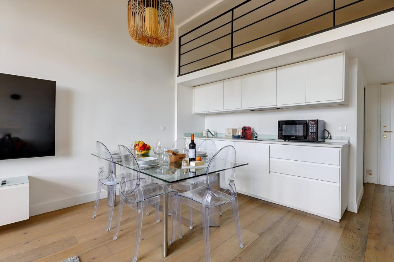 Bluestay 245 -Duplex sur les Champs-Elysées+Balcon - B&B Paris