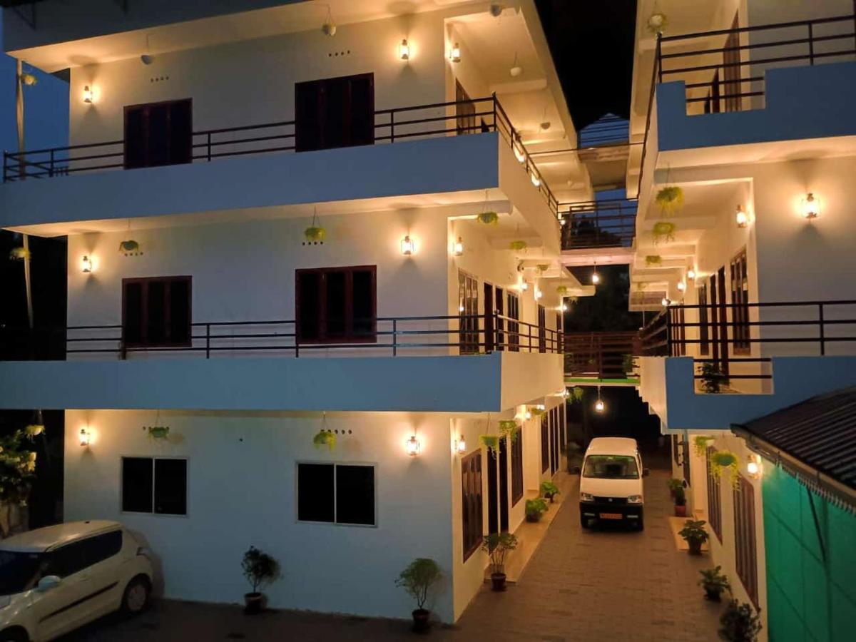 Deluxe Double Room (2 Adults + 1 Child)