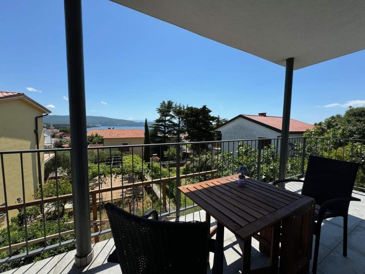 Apartments Goldie in the center of Krk - B&B