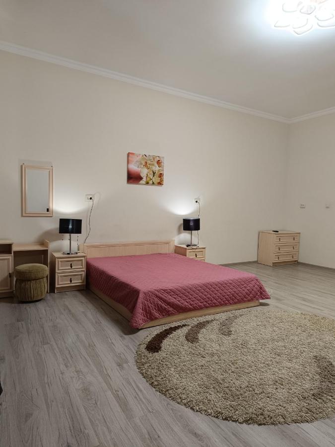 2-х кімнатна квартира в центрі міста, поруч з Кобилянською вулицею - B&B Černivci