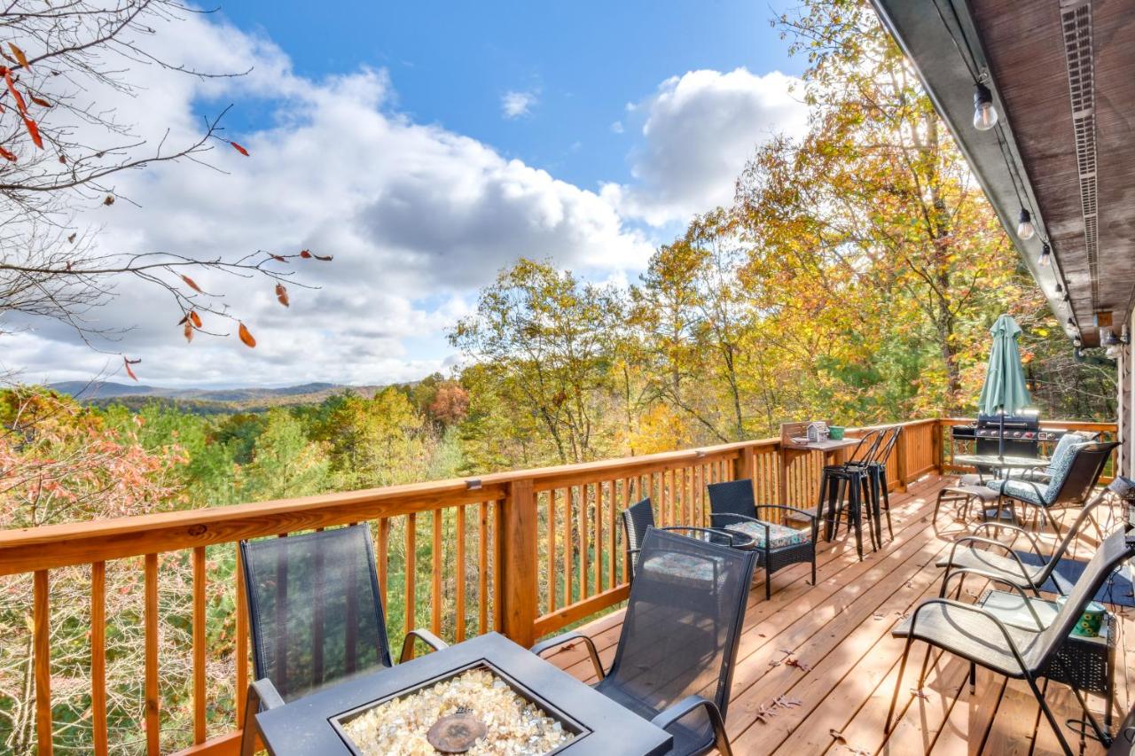 Lakemont Mountain Cabin with Game Room and Hot Tub! - Bed and Breakfast
