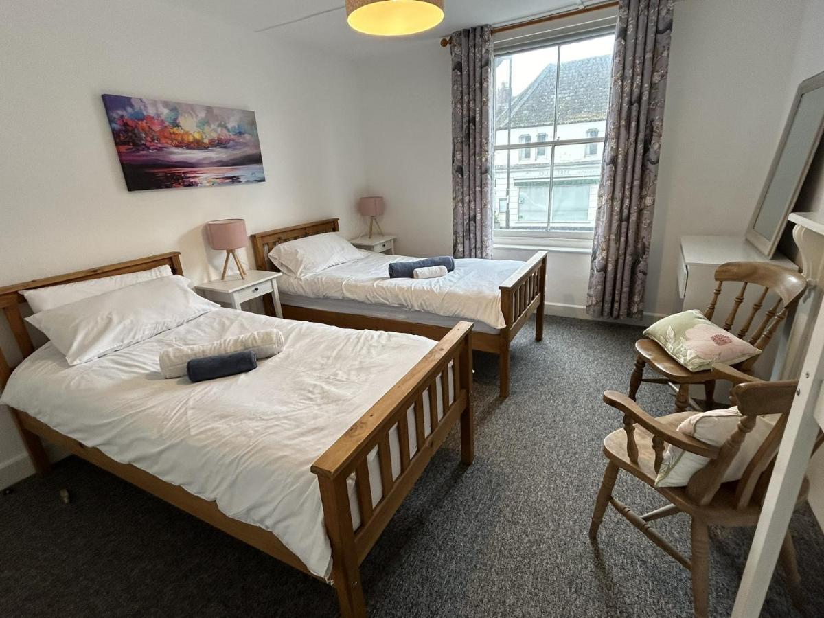 Twin Room with Private Bathroom
