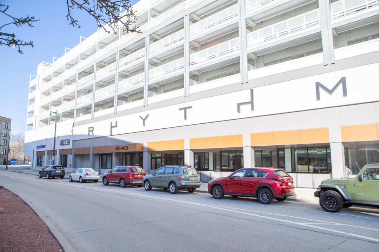 East Side Studio Apt - Near Brady St and Fiserv with Balcony - Bed and Breakfast Milwaukee
